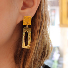 Load image into Gallery viewer, Ocean Wave Elongated Earring
