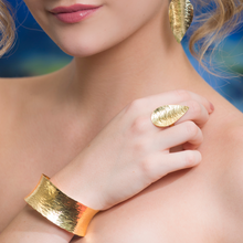 Load image into Gallery viewer, 18kt Gold Ocean Wave Cuff