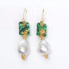 Load image into Gallery viewer, 18kt Gold Jade and Pearl Earrings